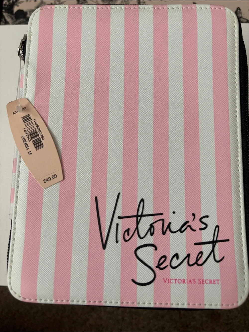 New Victoria's Secret Pink and White Striped Cosmetic Zip Case - Picture 6 of 7